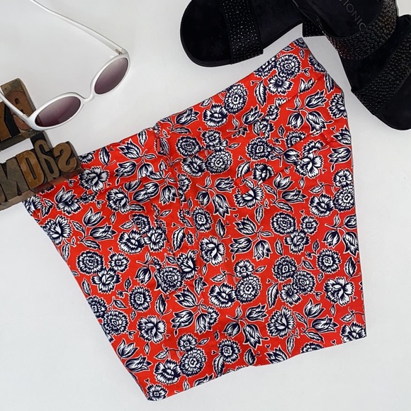 J. CREW Woman’s Stretch Floral Print Shorts - Picture 7 of 8